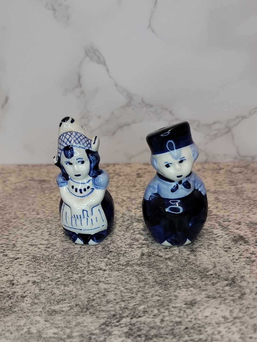 Vintage blue delfts boy and girl couple salt& pepper shaker - Picture 5 of 12